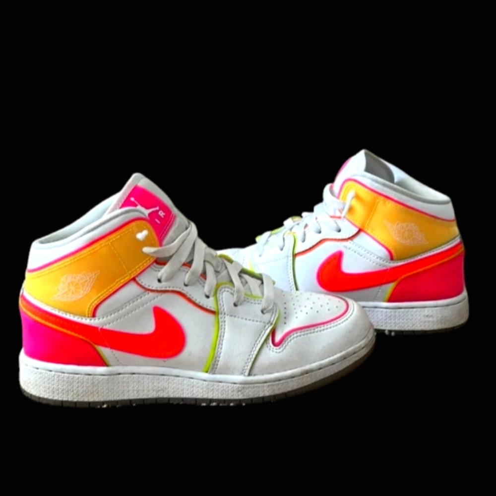 Nike Air Jordan 1 Mid white basketball edge glow Girls 1 Youth